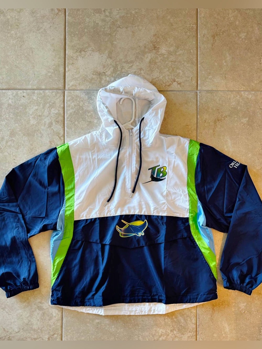 rays windbreaker medium